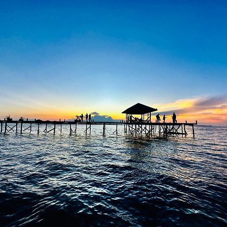 Maglami-Lami Water House Villa เซมปอร์นา ภายนอก รูปภาพ